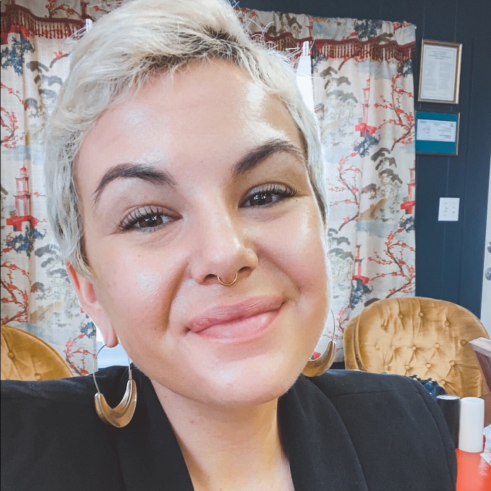 Meet your Posher, Courtney